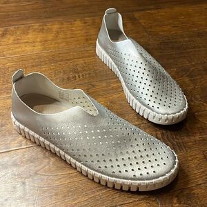 ILSE JACOBSEN TULIP SLIP-ON FLATS - METALLIC Silver, size 10.5-11!